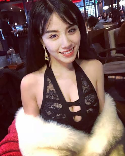 Linh Miu thay đổi phong cách gợi cảm quyến rũ từ năm 2012.